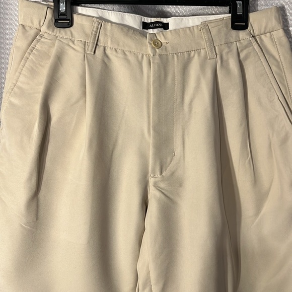 Alfani Pleated Bermuda Men’s short size 32 in Ivory or light Khaki - Picture 4 of 9